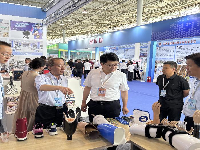 潍坊职教周——重塑未来：康复工程技术助力假肢矫形器创新